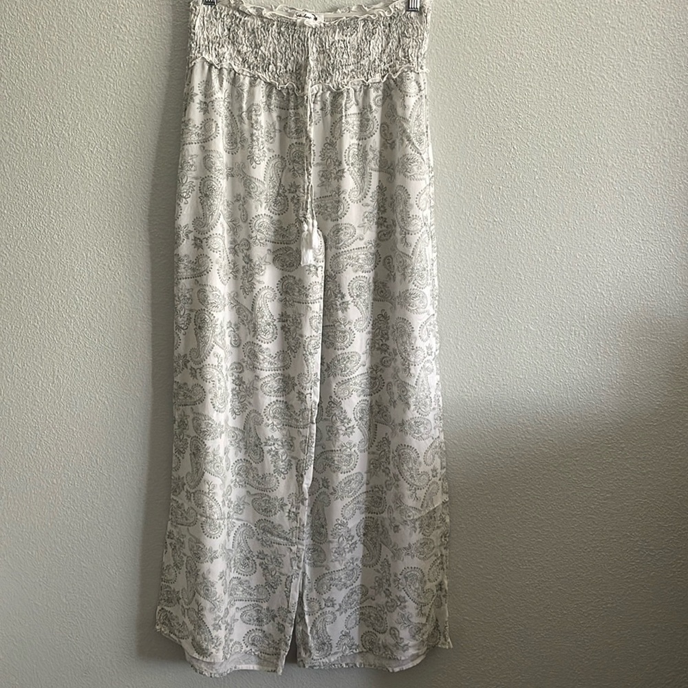Salty Lemon gray and White paisley floral print